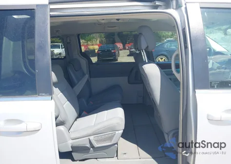 2010 Chrysler Town & Country Touring из США, поврежденный, VIN 2A4RR5D1XAR289497